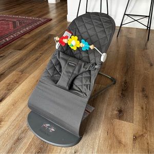 Like New BabyBjörn Bouncer without Toy